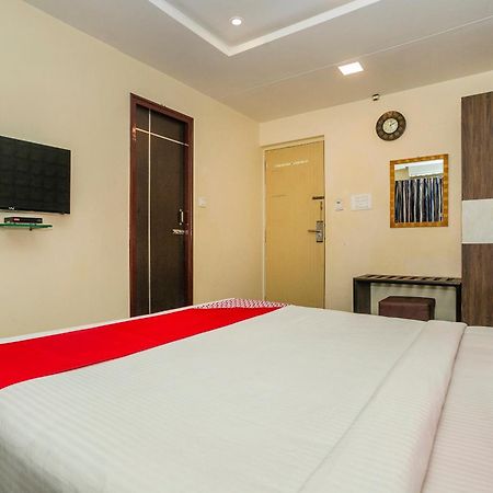 Super Collection O Indian Suites Near Sitara Restaurant Bangalore Buitenkant foto