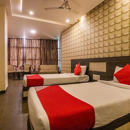 Super Collection O Indian Suites Near Sitara Restaurant Bangalore Buitenkant foto