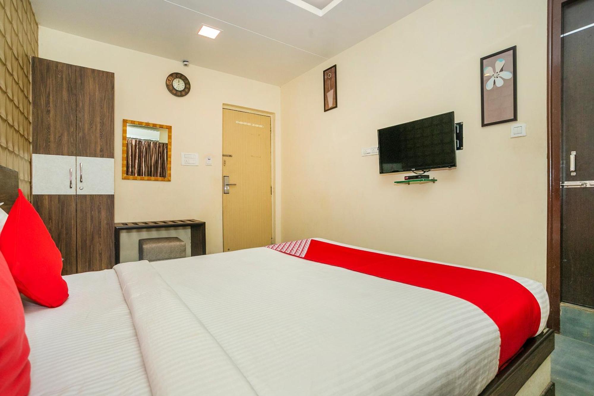 Super Collection O Indian Suites Near Sitara Restaurant Bangalore Buitenkant foto