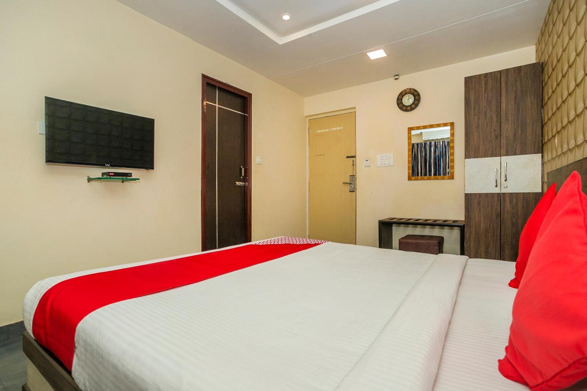 Super Collection O Indian Suites Near Sitara Restaurant Bangalore Buitenkant foto
