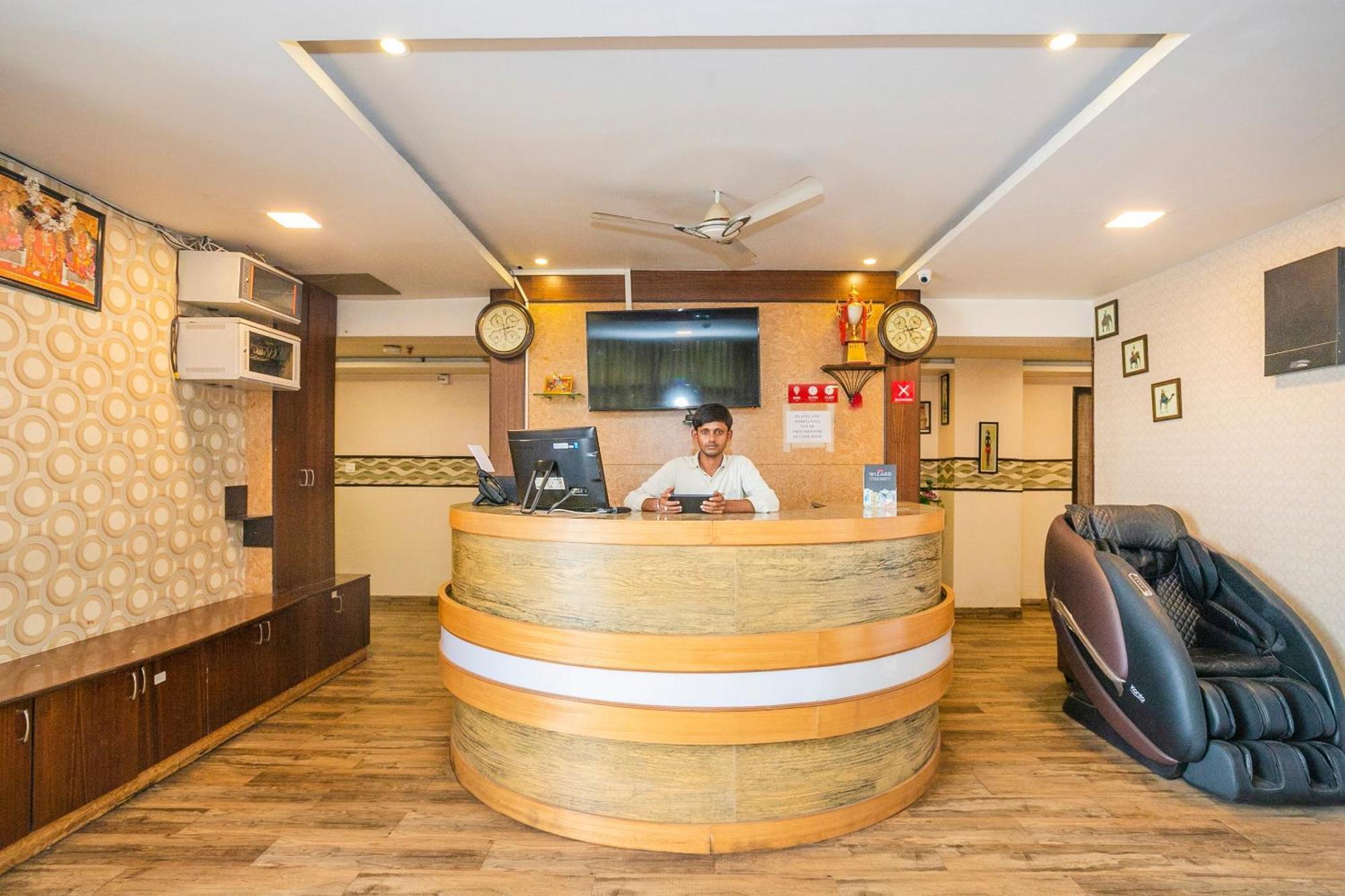 Super Collection O Indian Suites Near Sitara Restaurant Bangalore Buitenkant foto