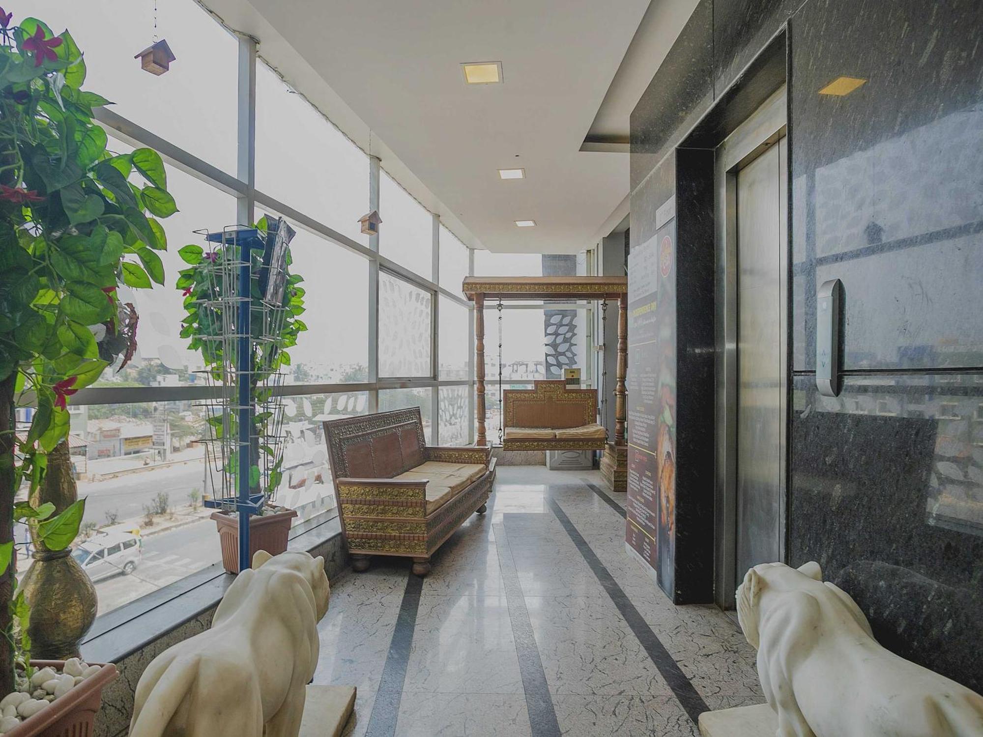 Super Collection O Indian Suites Near Sitara Restaurant Bangalore Buitenkant foto