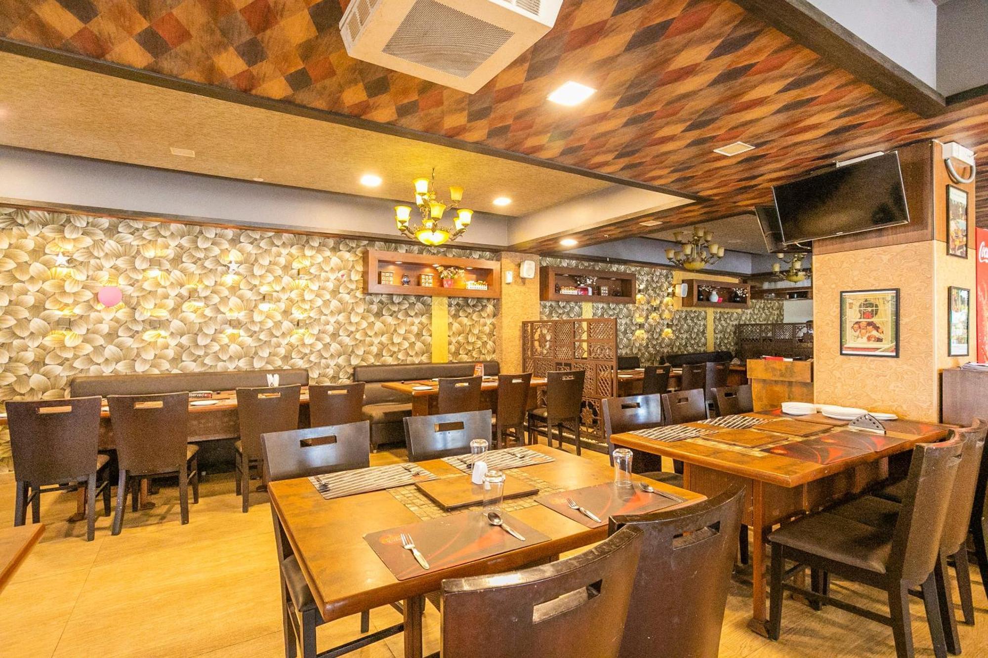 Super Collection O Indian Suites Near Sitara Restaurant Bangalore Buitenkant foto