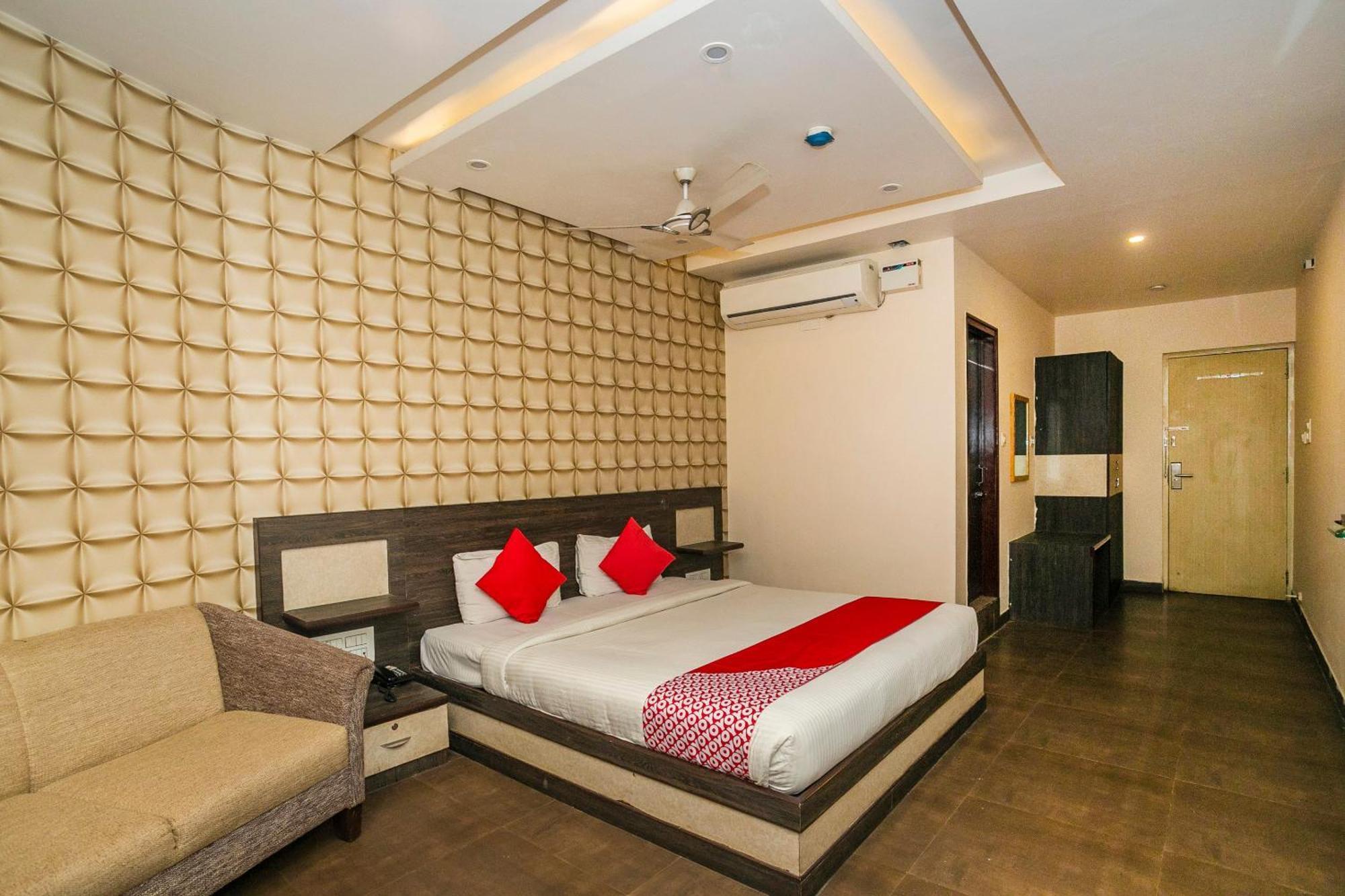 Super Collection O Indian Suites Near Sitara Restaurant Bangalore Buitenkant foto