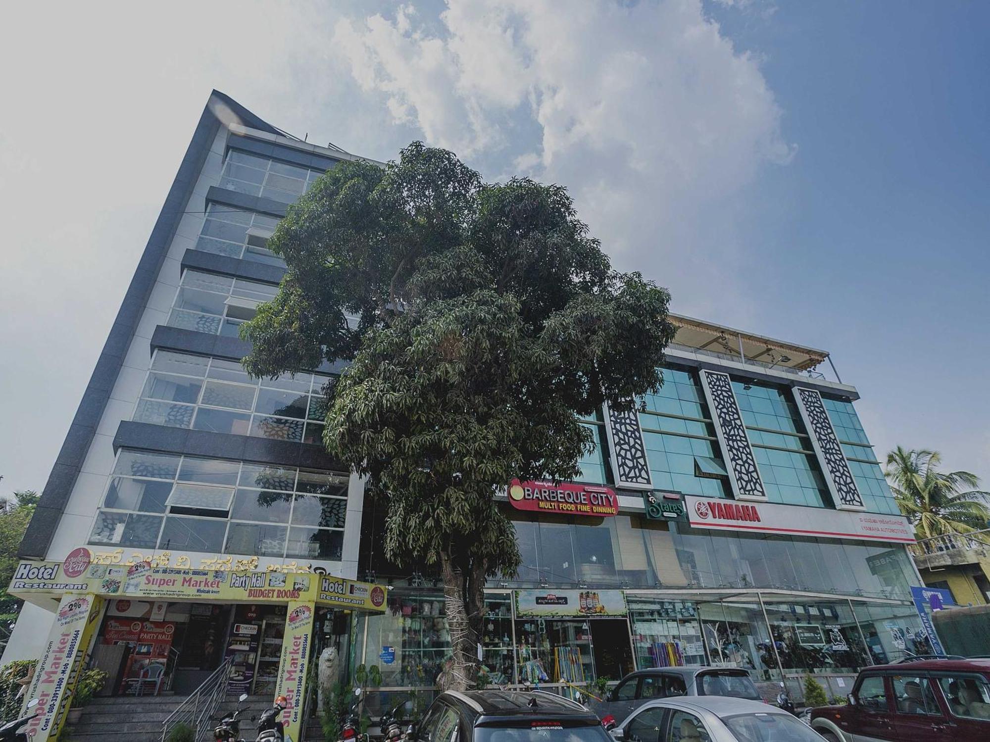Super Collection O Indian Suites Near Sitara Restaurant Bangalore Buitenkant foto