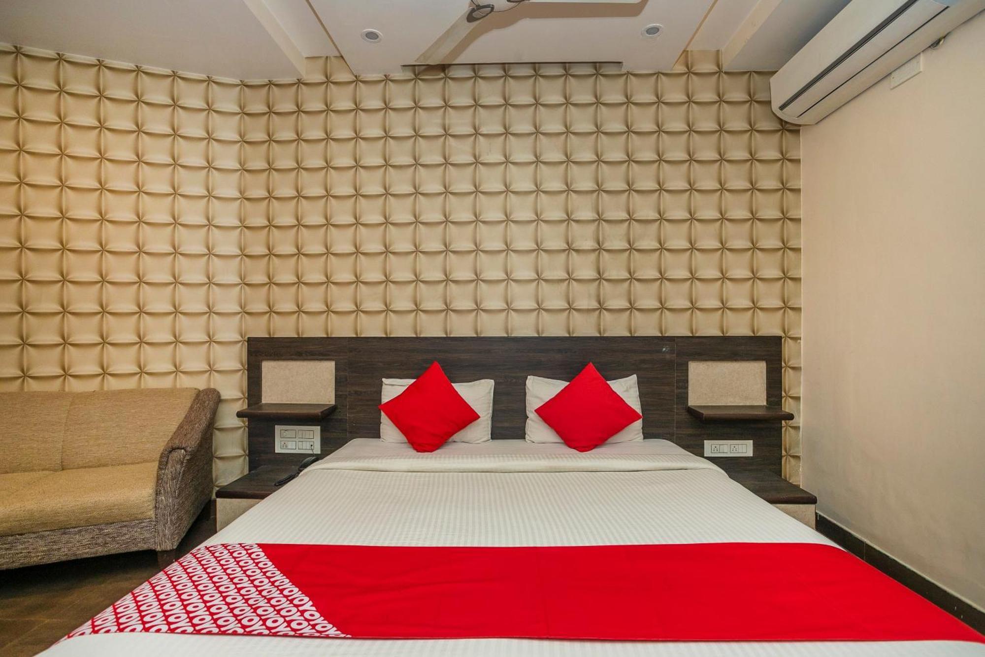 Super Collection O Indian Suites Near Sitara Restaurant Bangalore Buitenkant foto