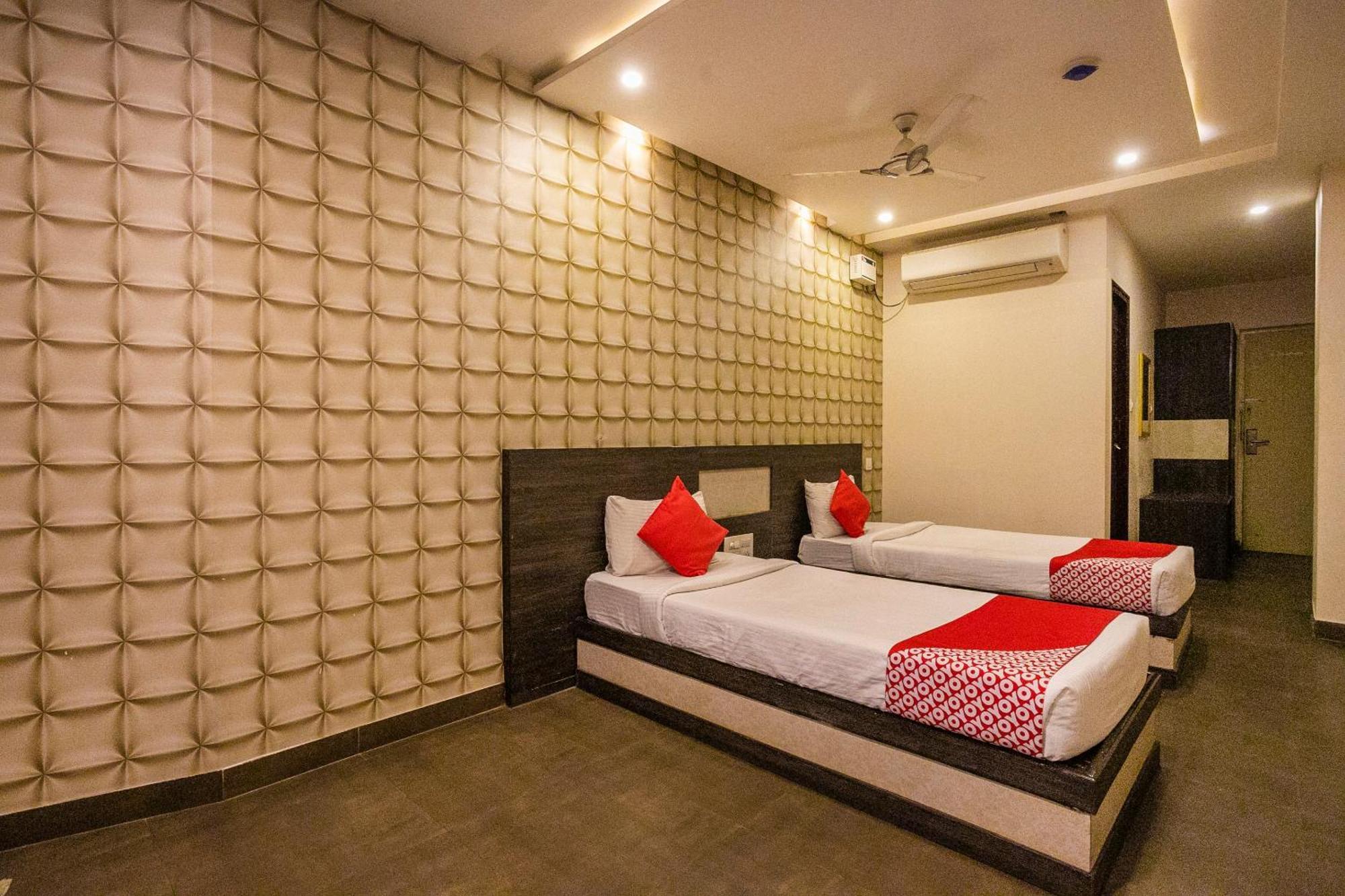 Super Collection O Indian Suites Near Sitara Restaurant Bangalore Buitenkant foto
