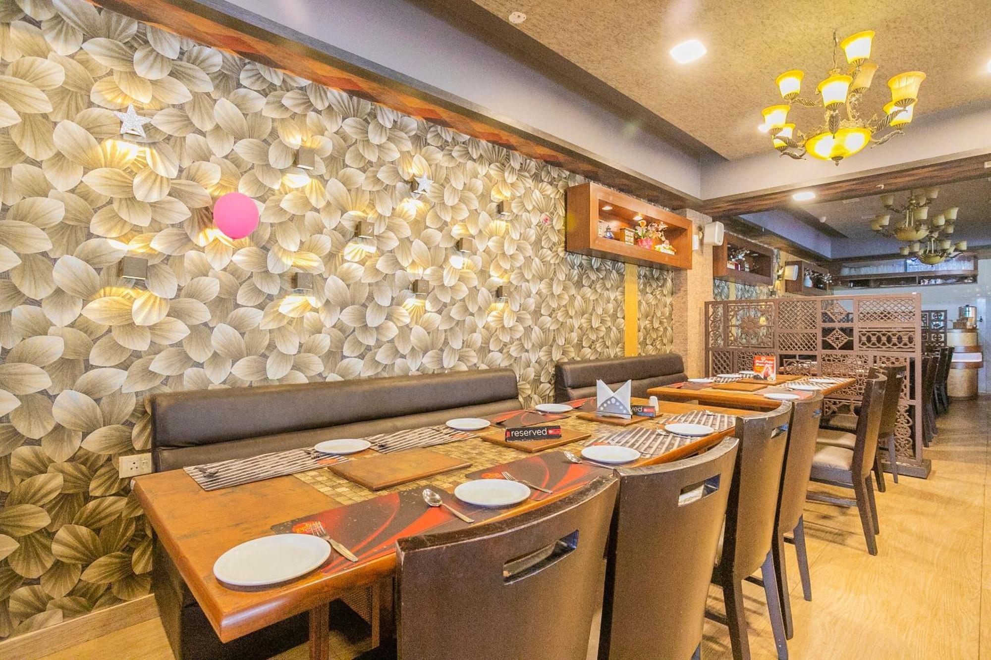 Super Collection O Indian Suites Near Sitara Restaurant Bangalore Buitenkant foto