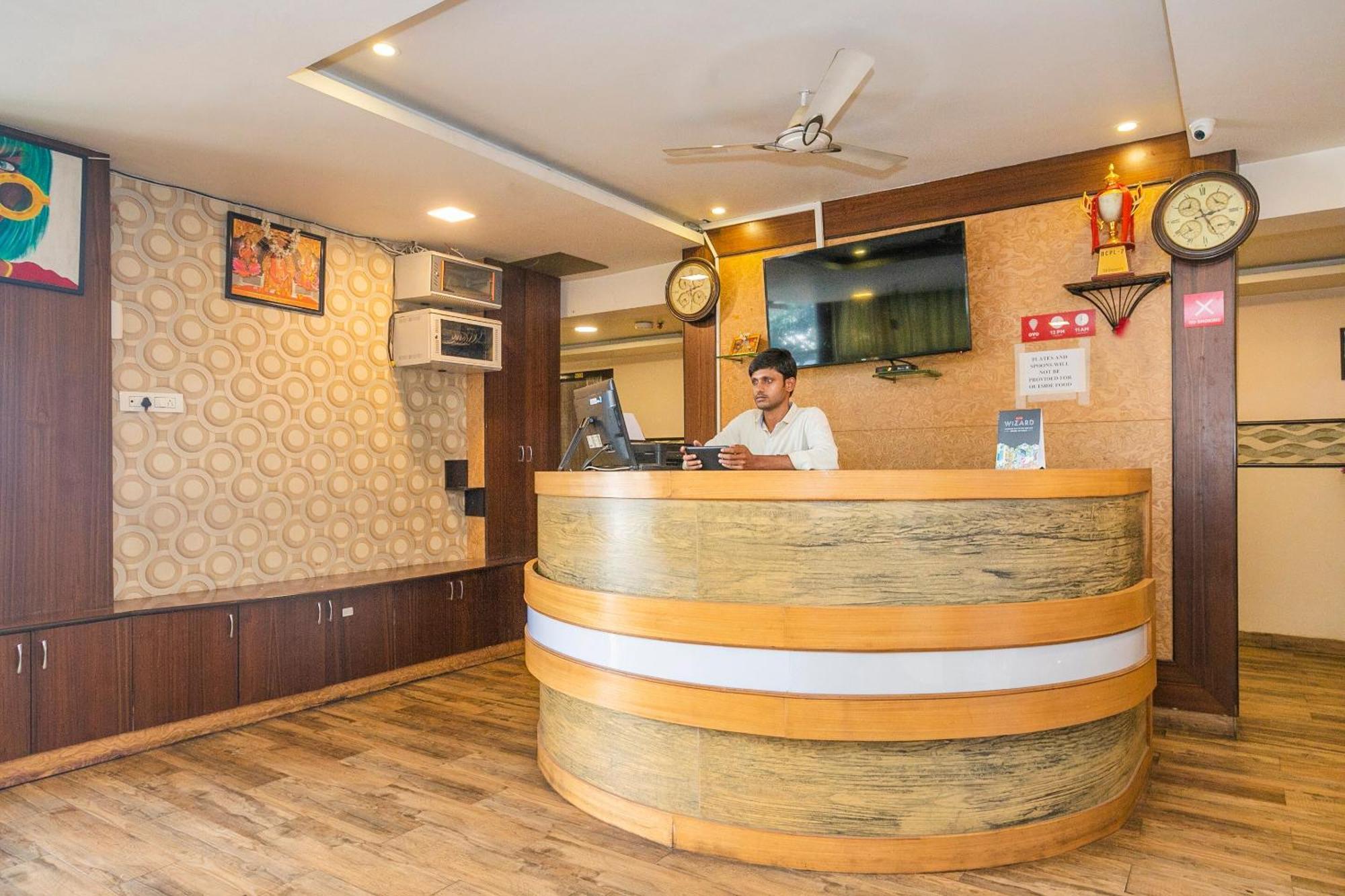 Super Collection O Indian Suites Near Sitara Restaurant Bangalore Buitenkant foto