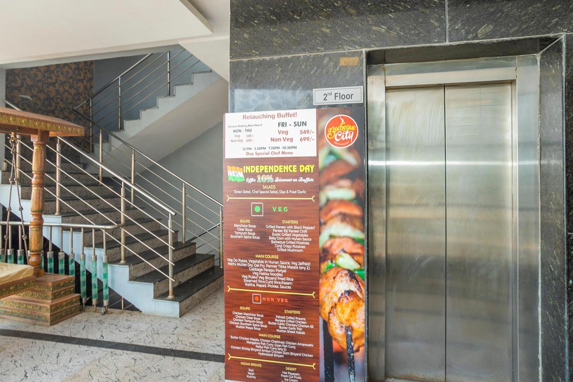 Super Collection O Indian Suites Near Sitara Restaurant Bangalore Buitenkant foto