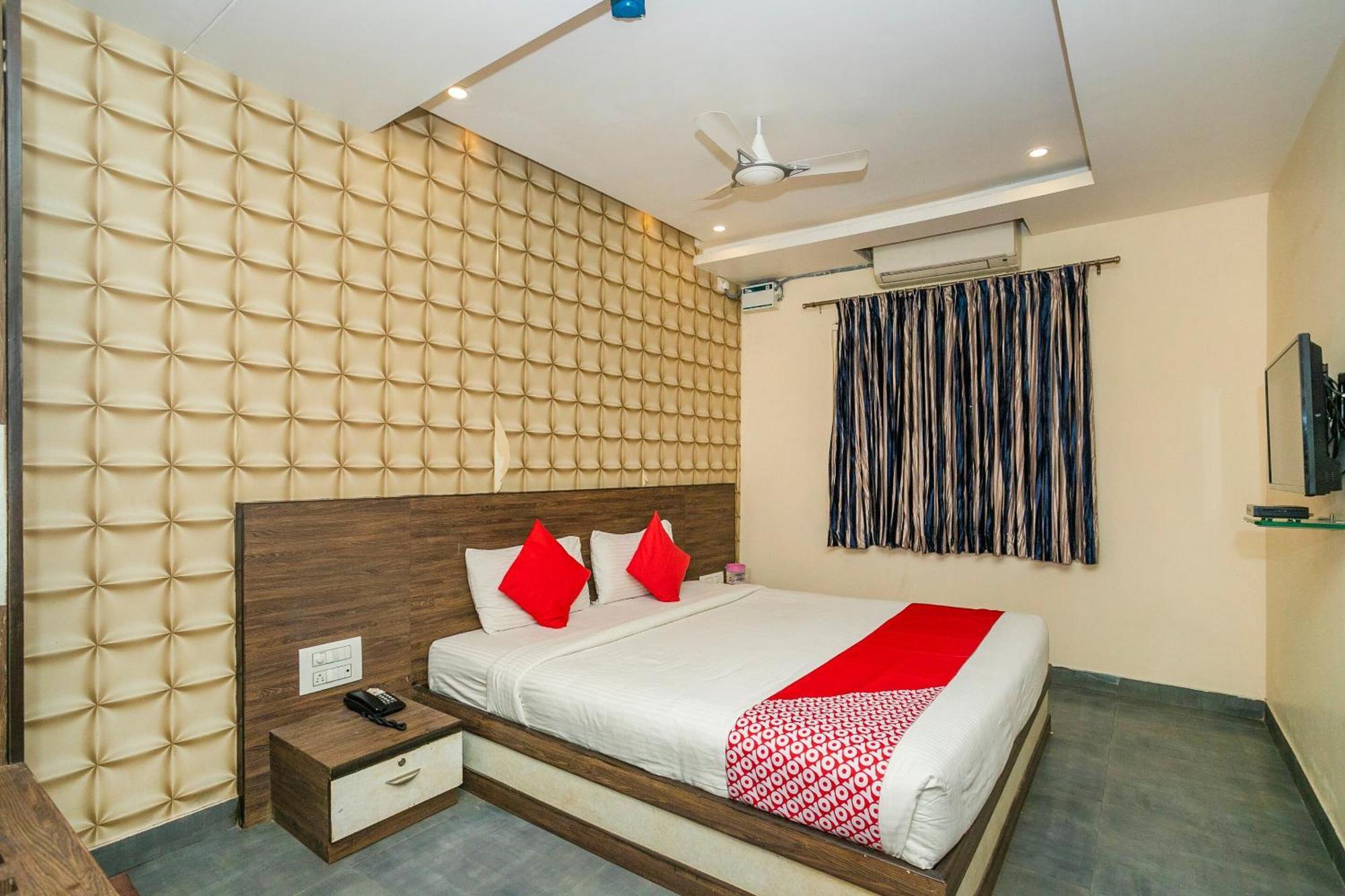 Super Collection O Indian Suites Near Sitara Restaurant Bangalore Buitenkant foto