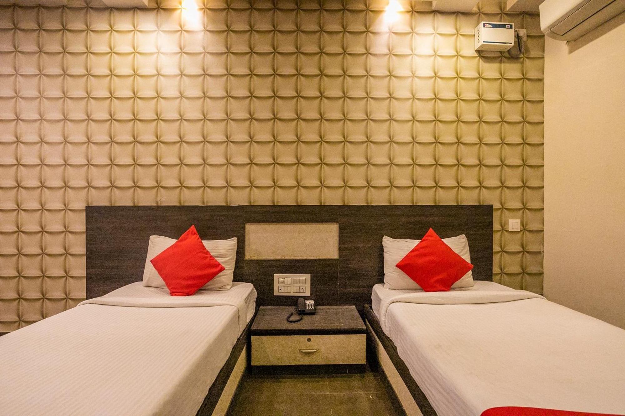 Super Collection O Indian Suites Near Sitara Restaurant Bangalore Buitenkant foto