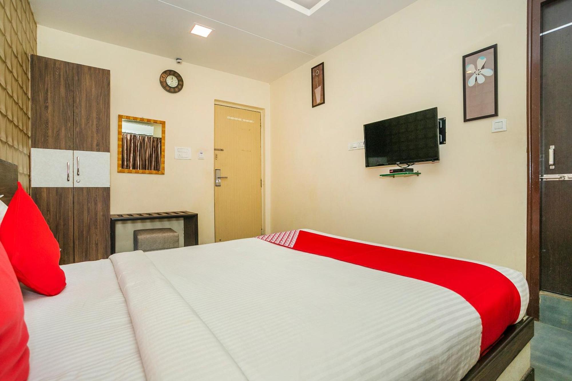 Super Collection O Indian Suites Near Sitara Restaurant Bangalore Buitenkant foto