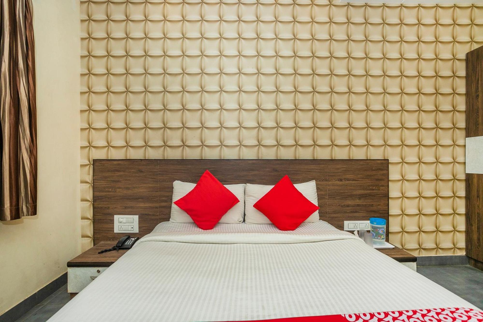 Super Collection O Indian Suites Near Sitara Restaurant Bangalore Buitenkant foto