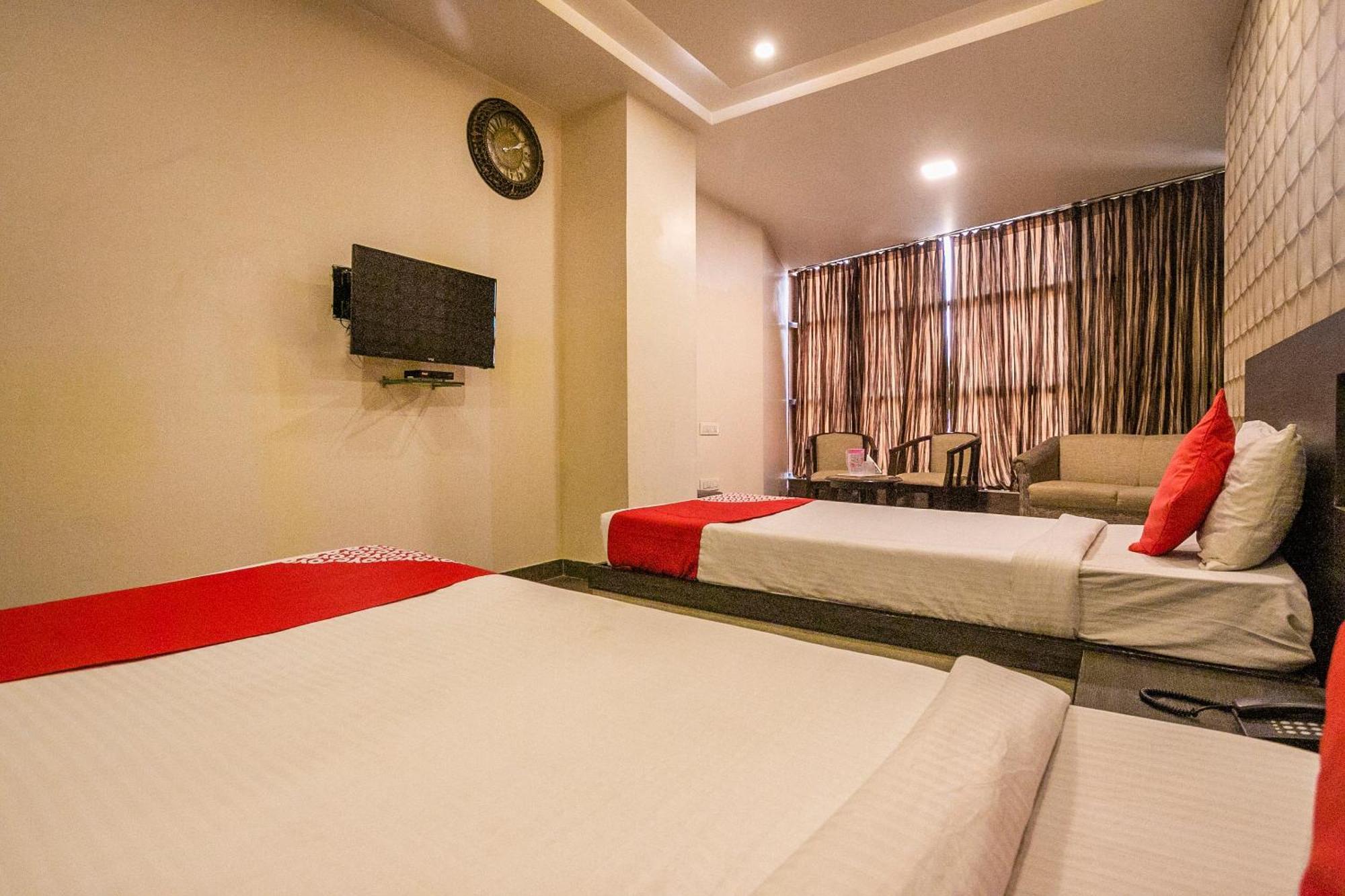 Super Collection O Indian Suites Near Sitara Restaurant Bangalore Buitenkant foto
