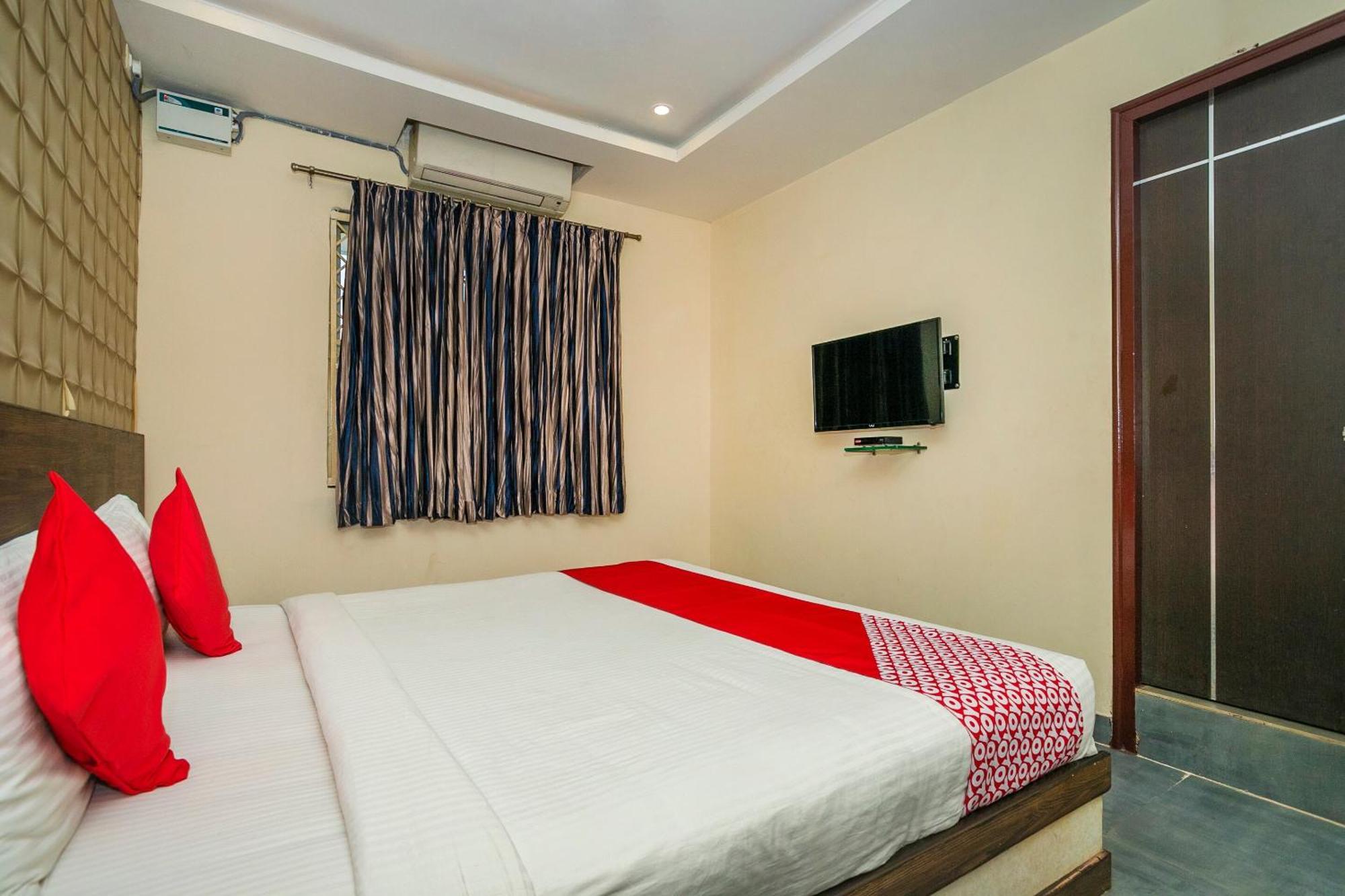 Super Collection O Indian Suites Near Sitara Restaurant Bangalore Buitenkant foto